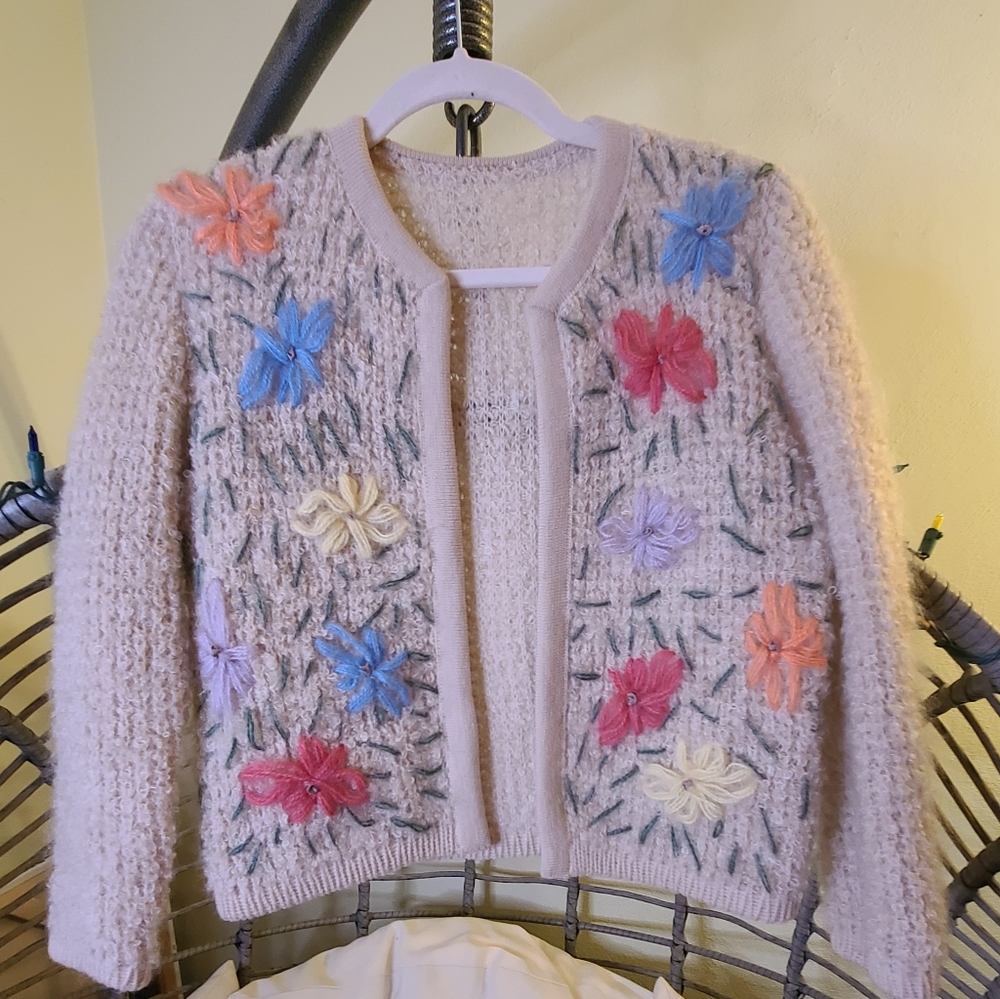 Cream embroidered cardigan xs vintage